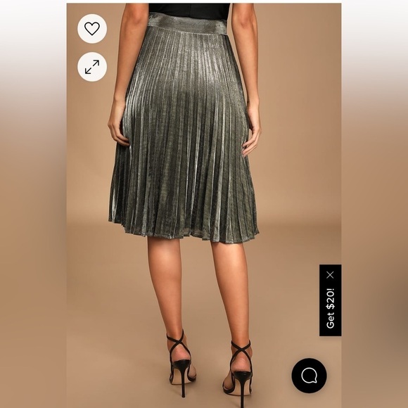 Lulu’s star shine pleated gold midi skirt. NWT size XL - Picture 3 of 7